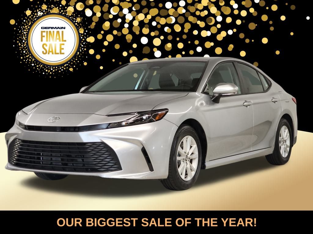 2025 Toyota Camry LE's photo