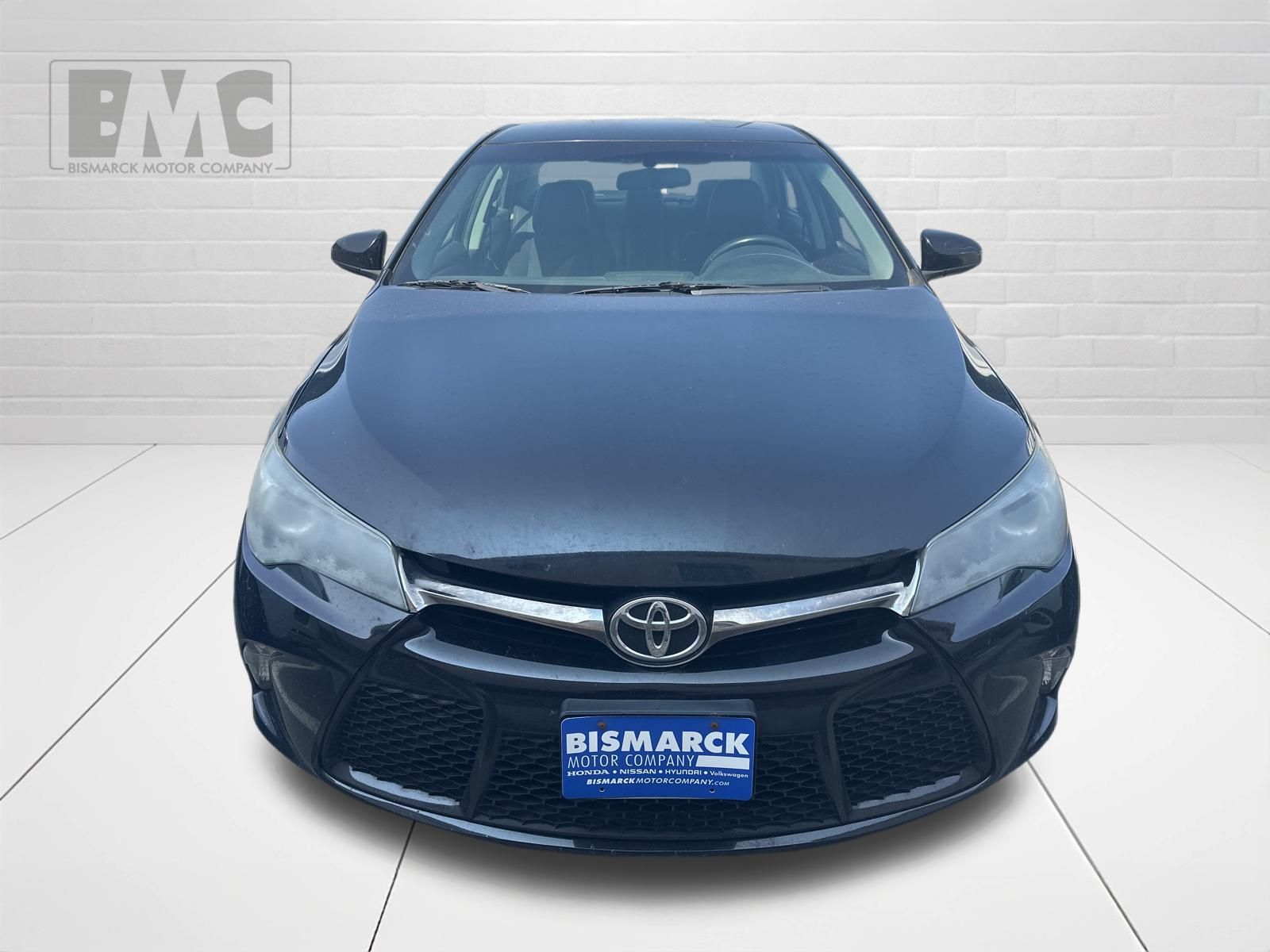 2016 Toyota Camry XLE photo 3