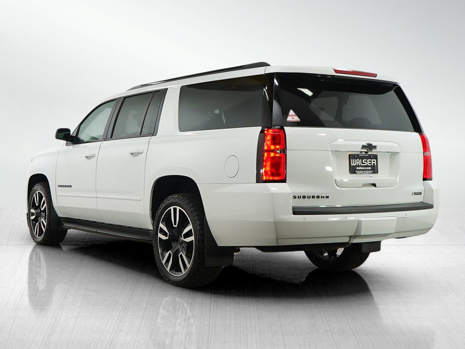 2018 Chevrolet Suburban Premier photo 2