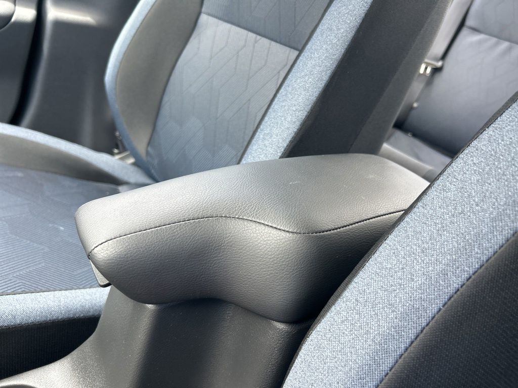 2025 Nissan Versa SV photo 24