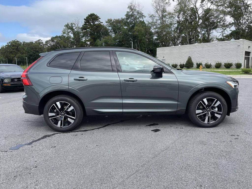 2026 Volvo XC60 B5 Core photo 29