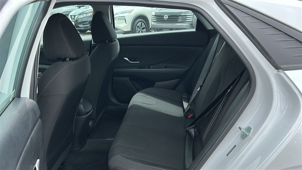 2023 Hyundai Elantra SEL photo 21