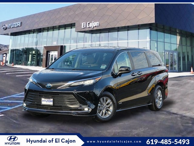 2021 Toyota Sienna XLE's photo