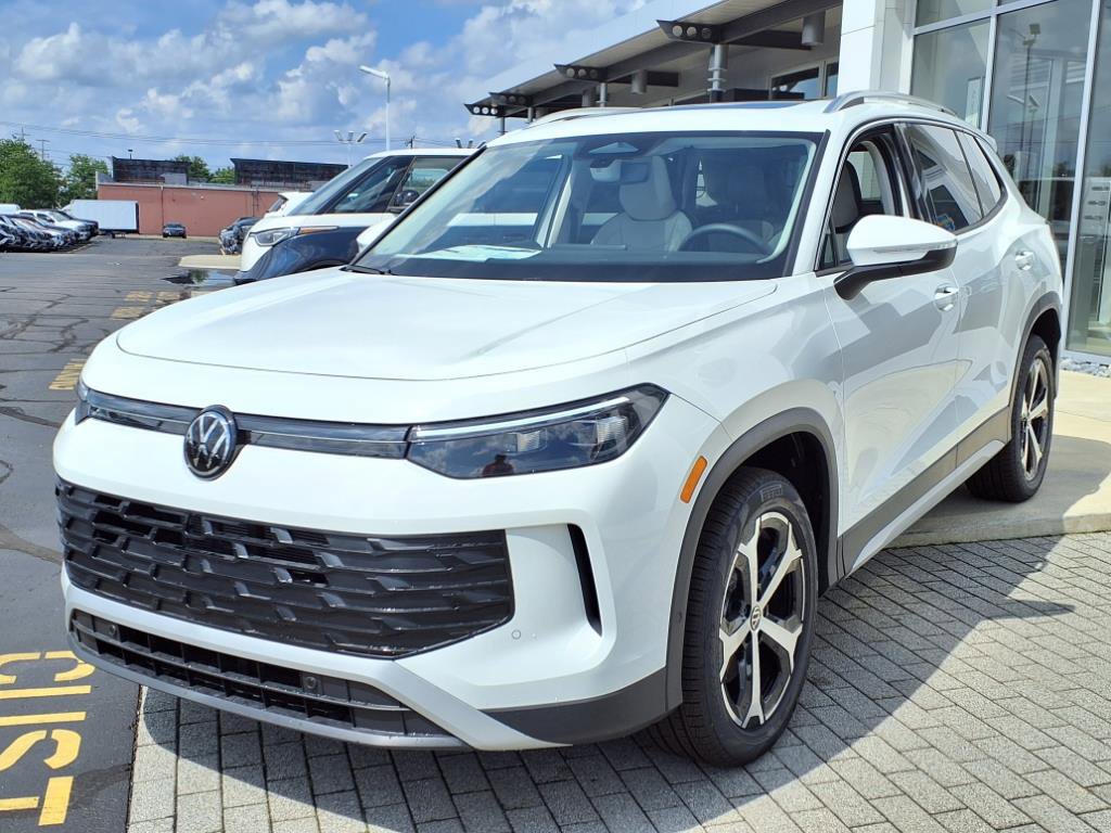 2025 Volkswagen Tiguan SE photo 3