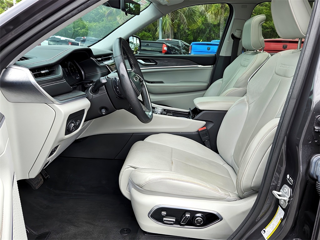 2023 Jeep Grand Cherokee Overland photo 9