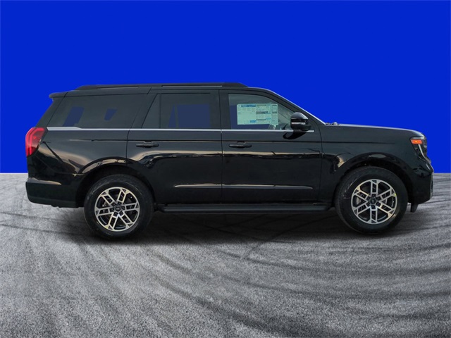 2025 Ford Expedition photo 2