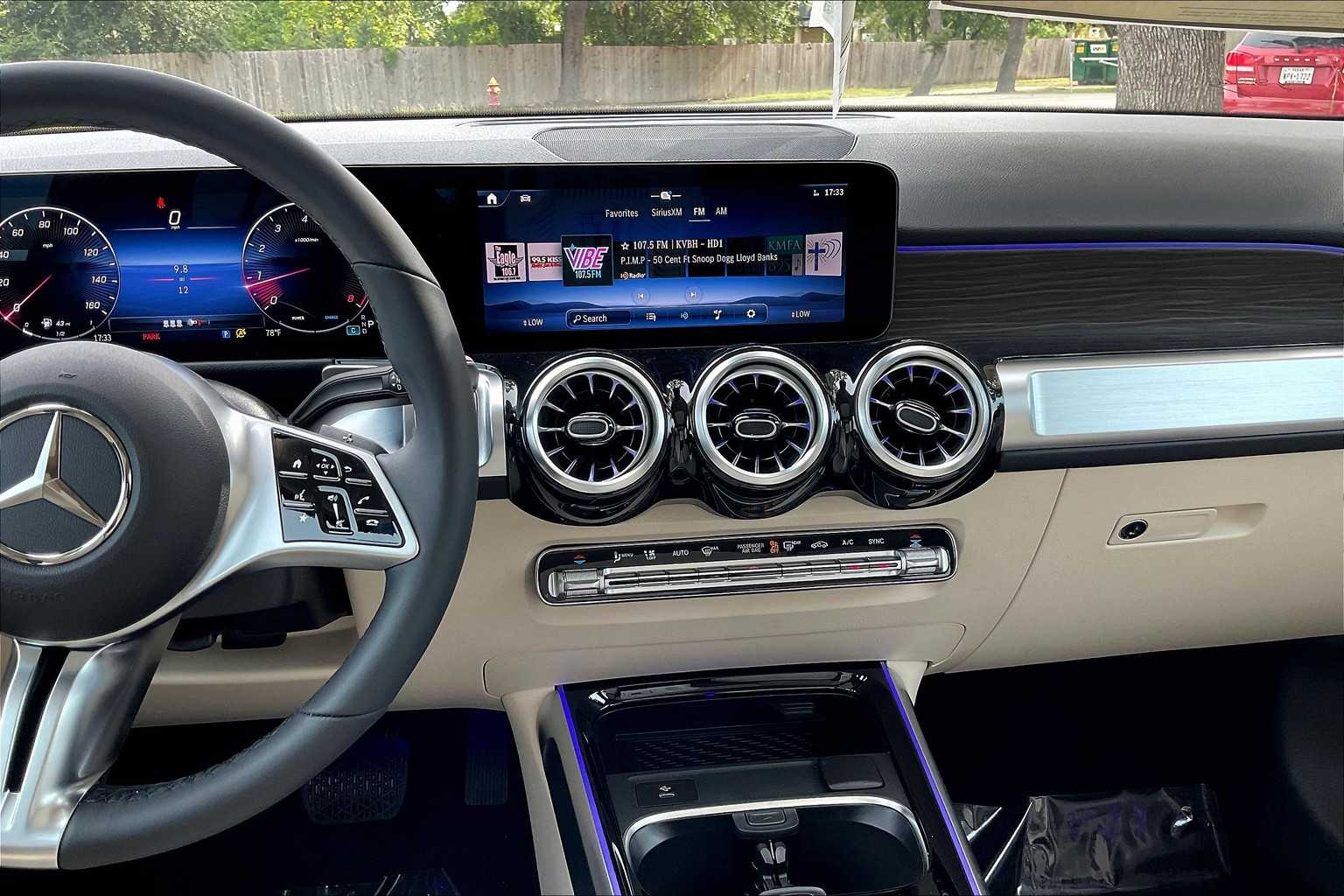 2025 Mercedes Benz GLB 250 photo 8