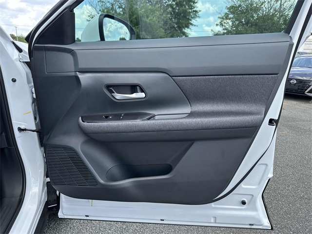2025 Nissan Kicks SV photo 8