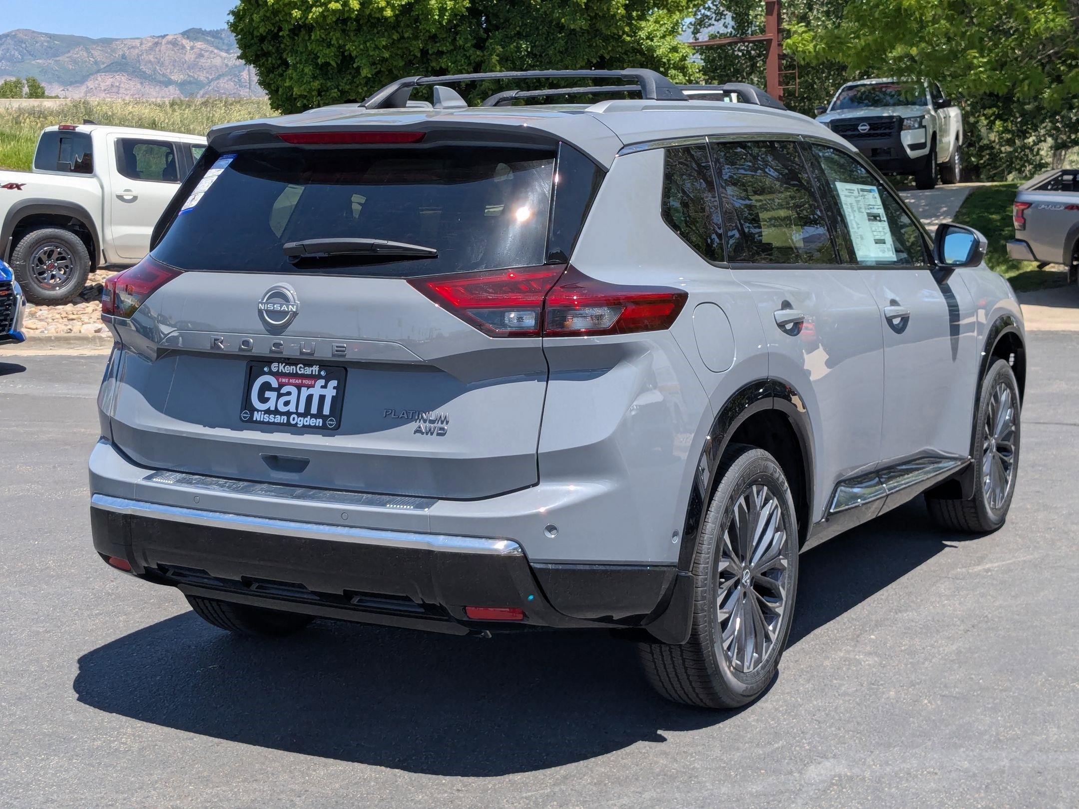 2025 Nissan Rogue Platinum photo 3