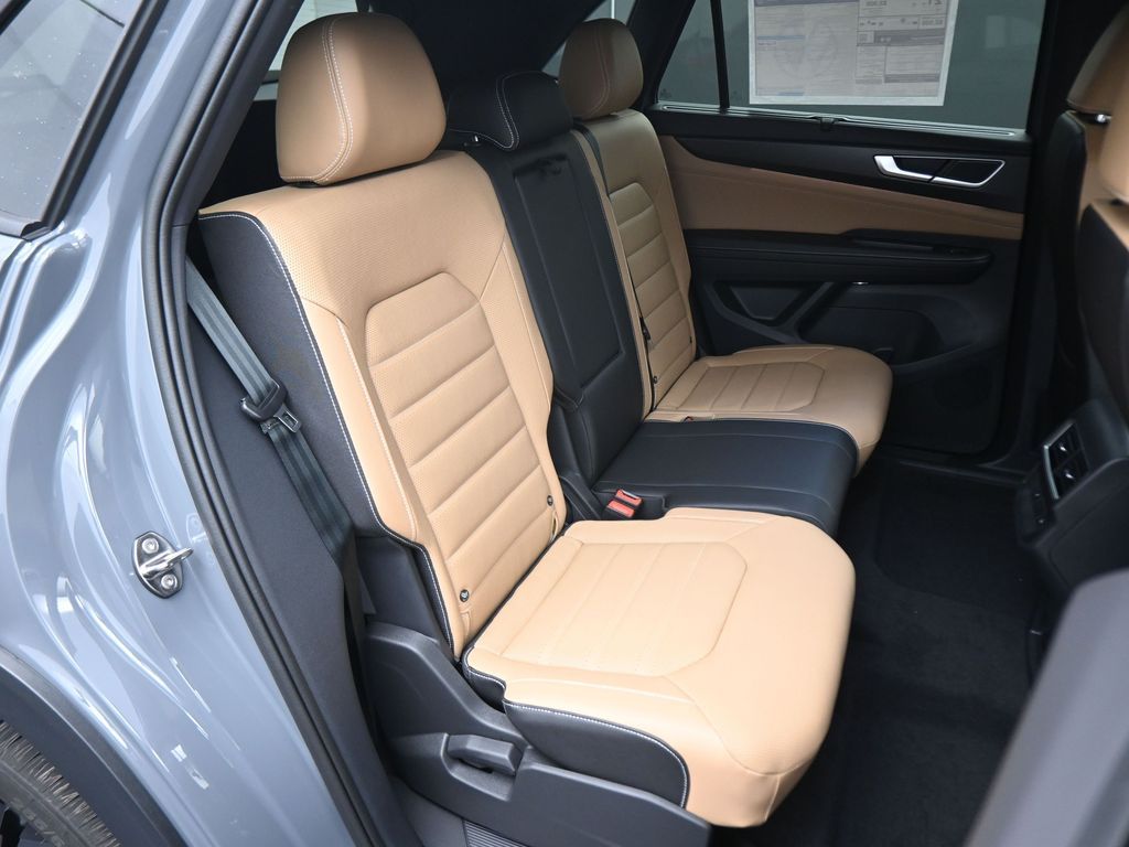 2025 Volkswagen Atlas Cross Sport SEL R-Line photo 44
