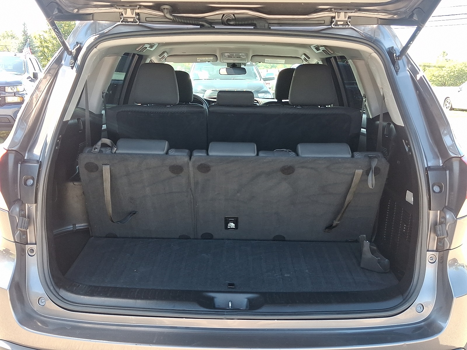 2019 Toyota Highlander LE photo 25