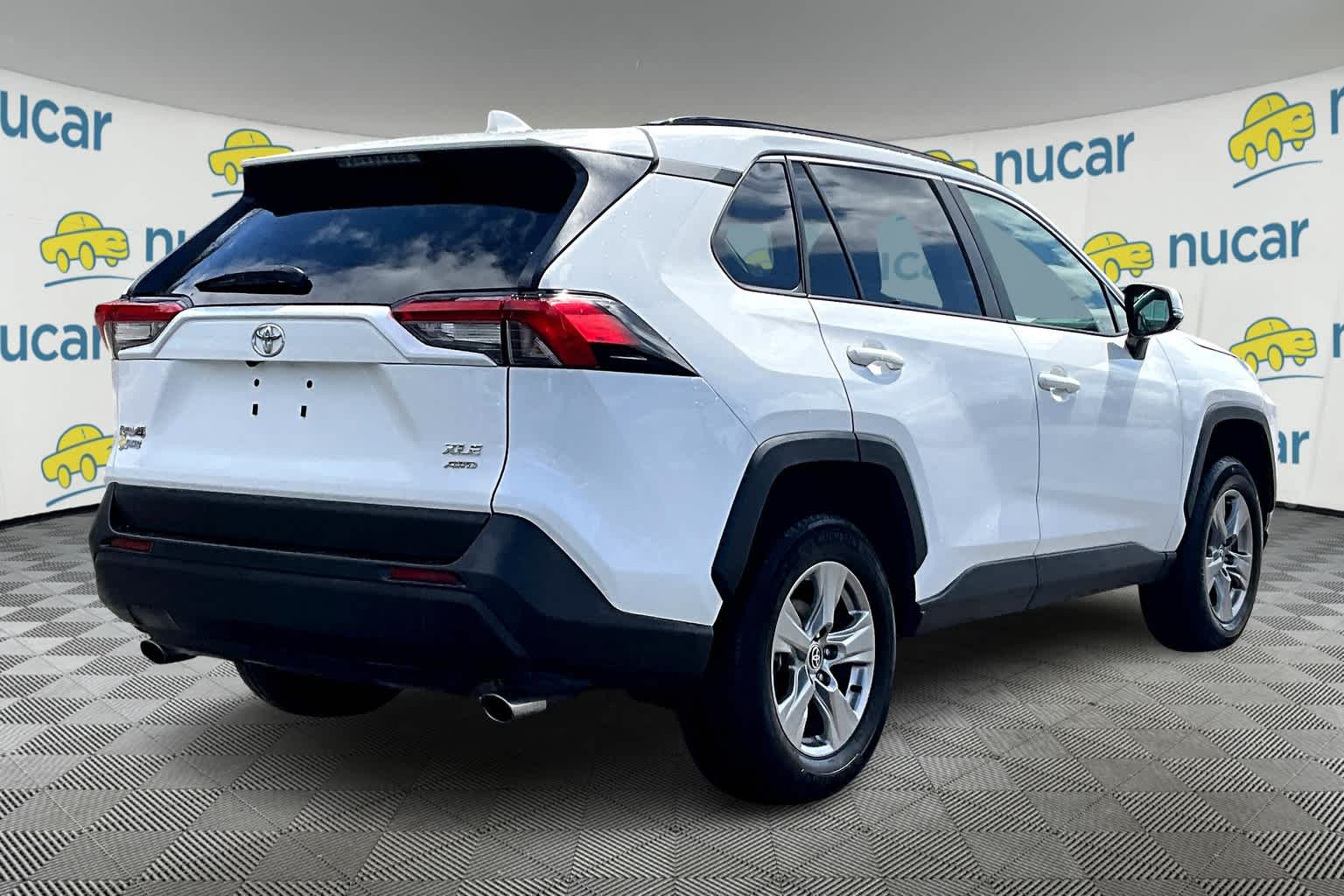 2023 Toyota RAV4 XLE photo 4