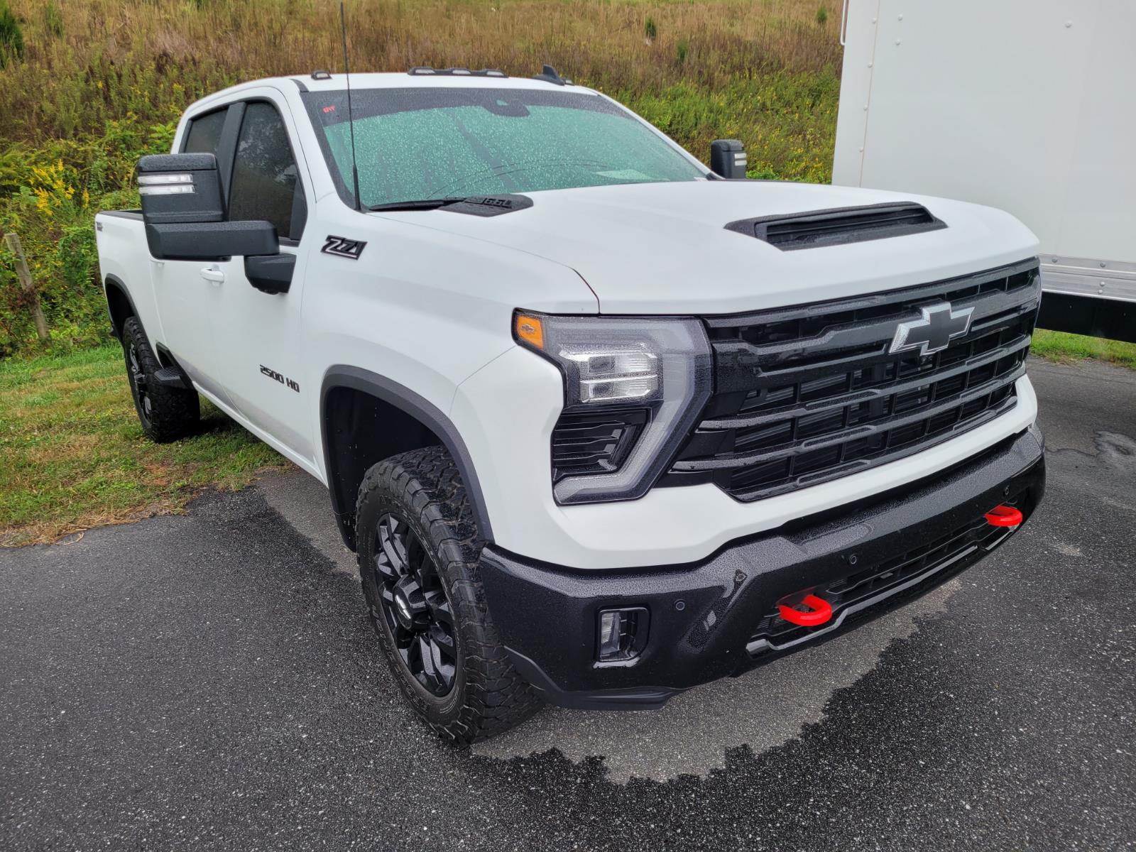 2025 Chevrolet Silverado 2500HD LT photo 2