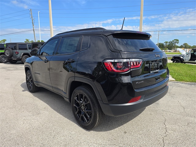 2025 Jeep Compass Latitude photo 4