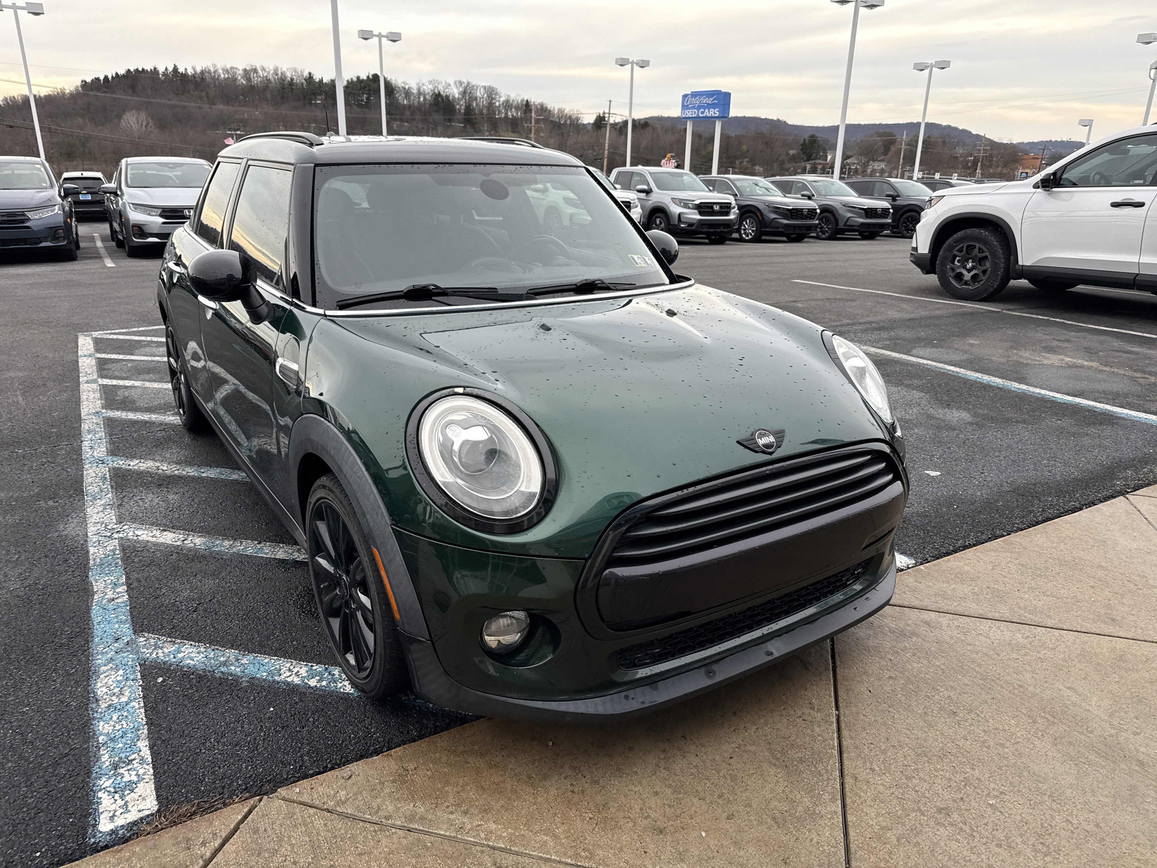 2017 MINI Cooper Base's photo