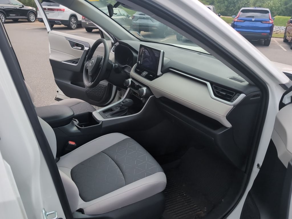 2023 Toyota RAV4 XLE photo 12