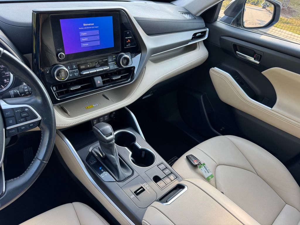 2023 Toyota Highlander XLE photo 32