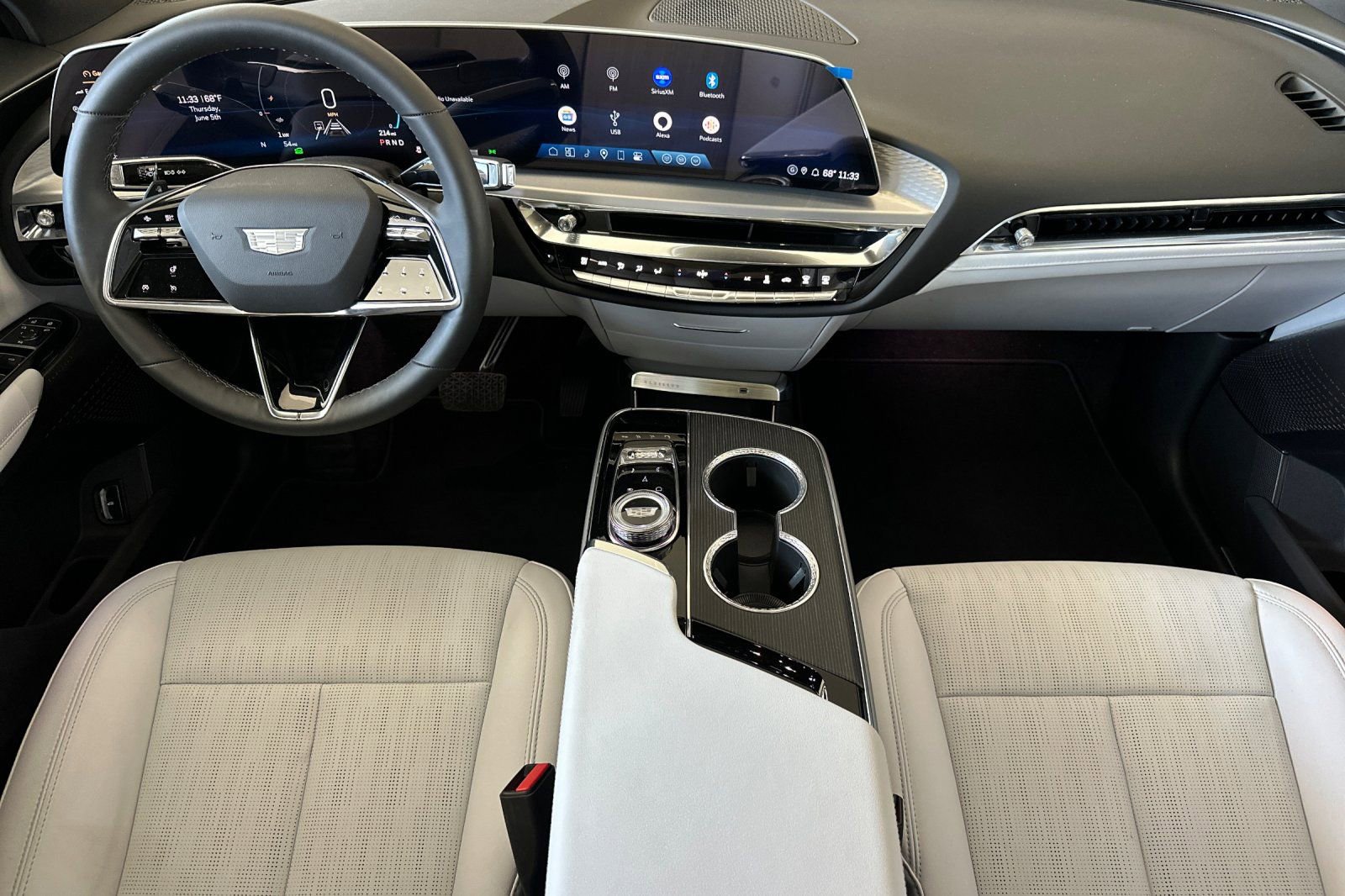 2025 Cadillac Lyriq Luxury photo 11