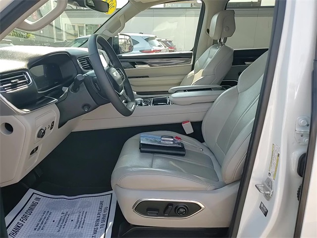 2024 Jeep Wagoneer L Base photo 12