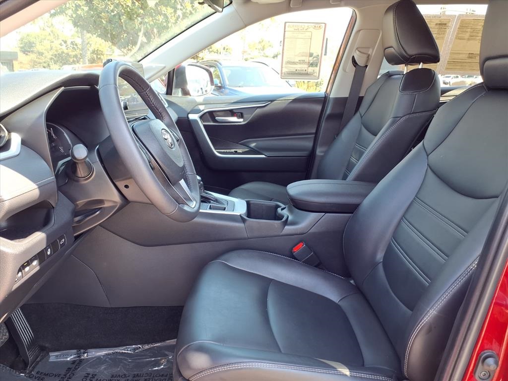 2024 Toyota RAV4 XLE Premium photo 5