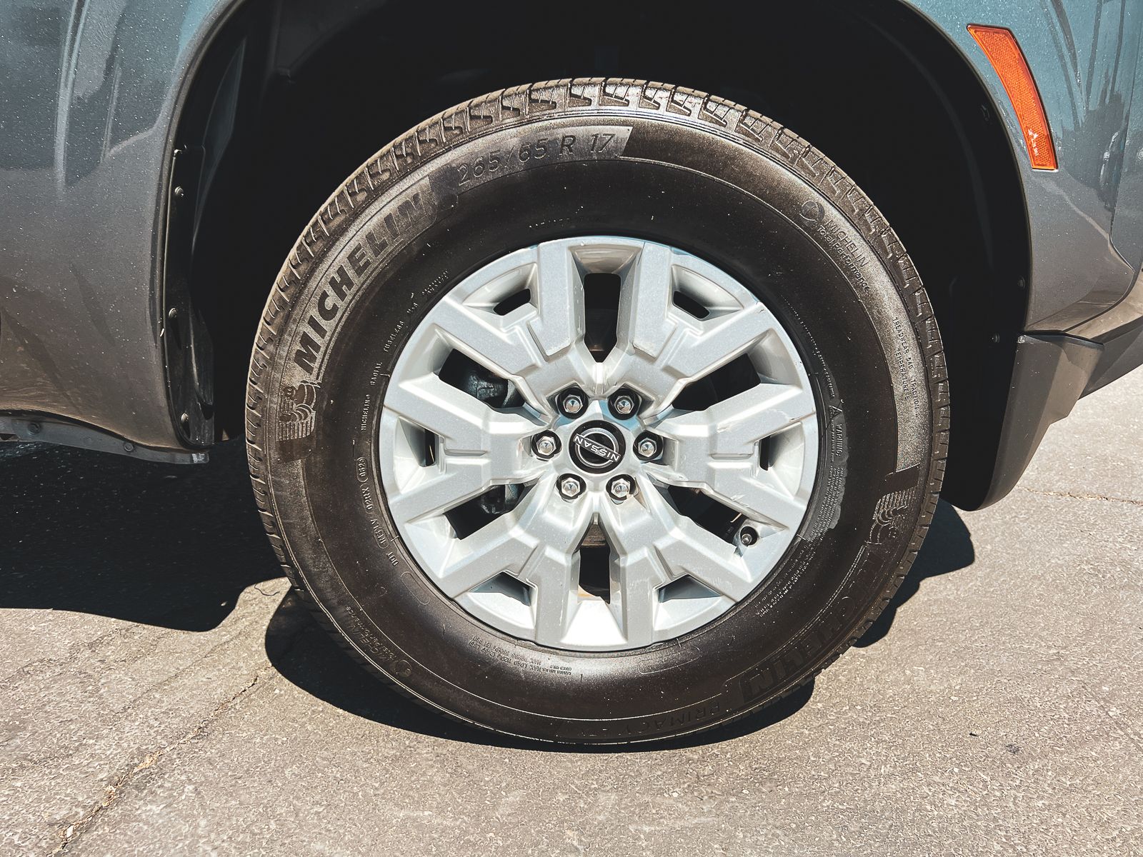 2023 Nissan Frontier SV photo 3