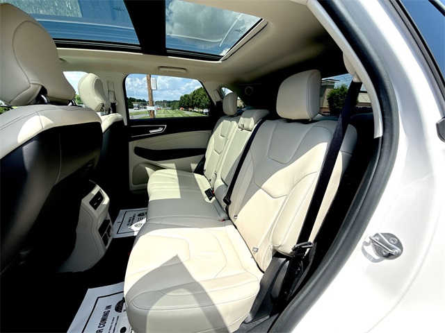 2019 Ford Edge Titanium photo 19