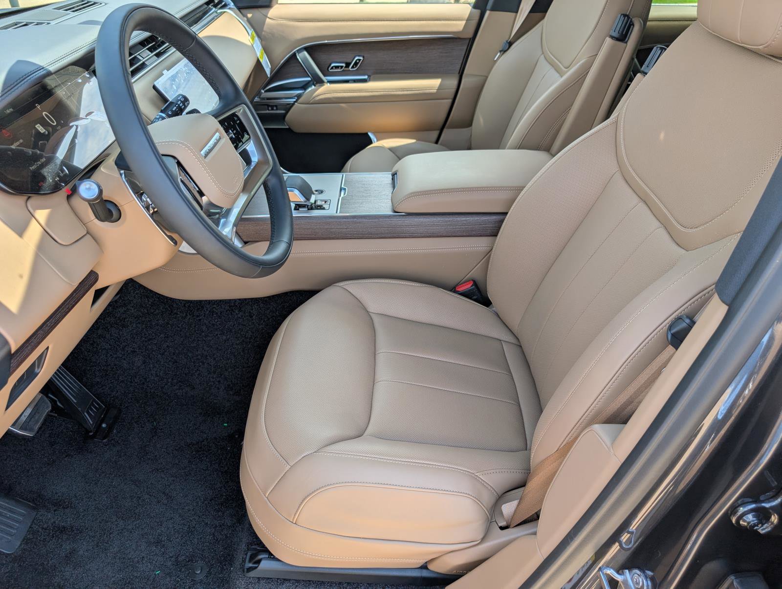 2025 Land Rover Range Rover SE photo 18