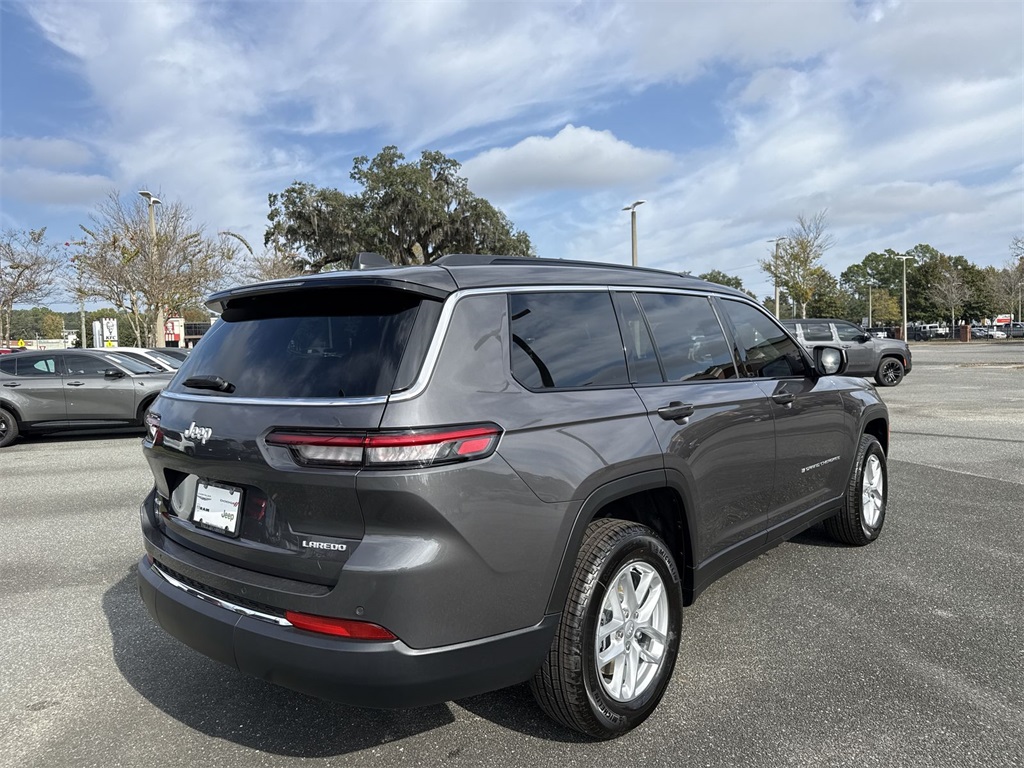 2025 Jeep Grand Cherokee Laredo photo 3