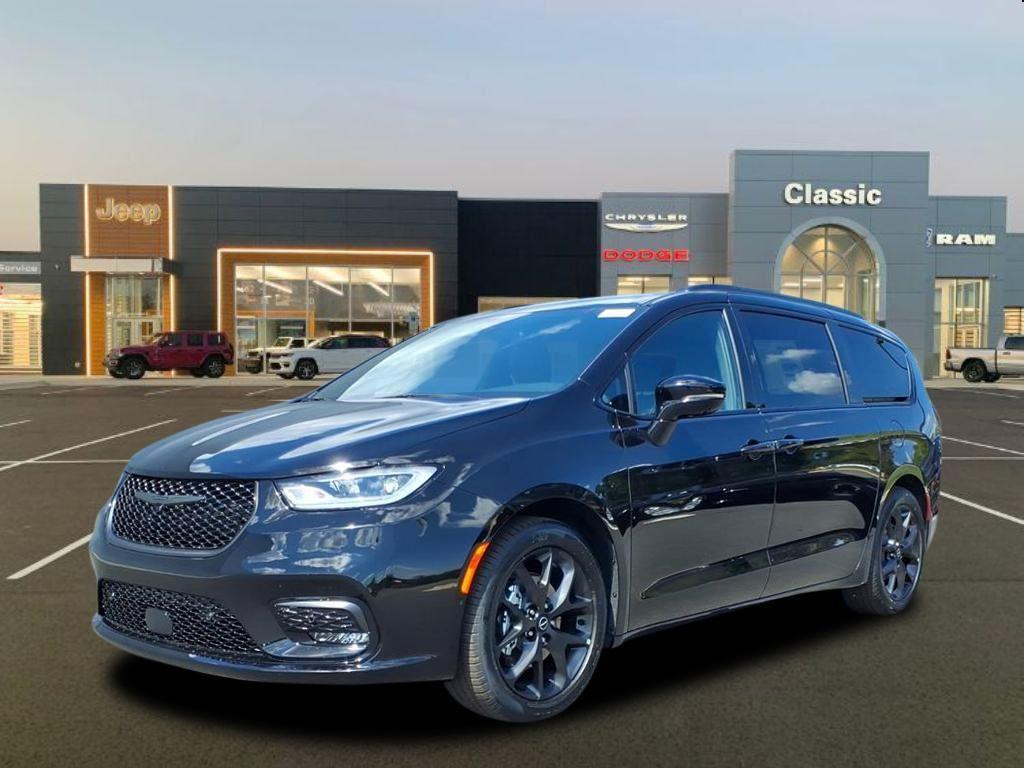 2026 Chrysler Pacifica Limited's photo