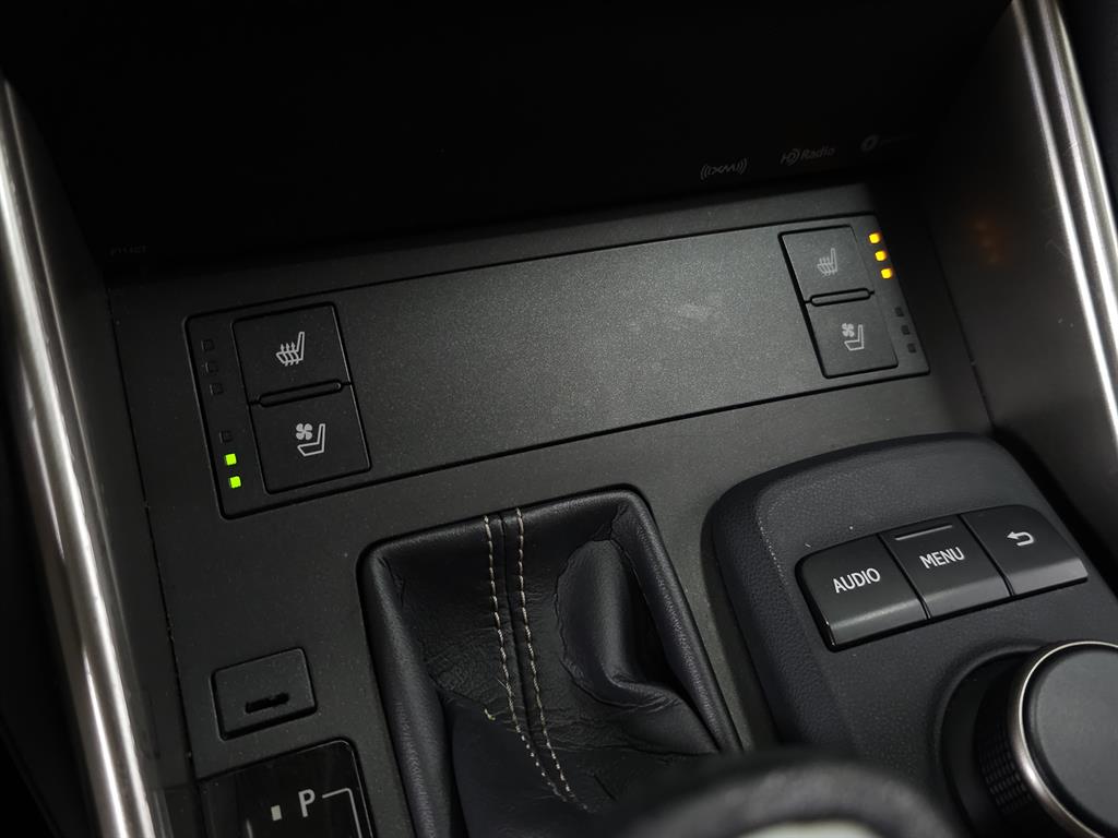 2017 Lexus IS 300 photo 24