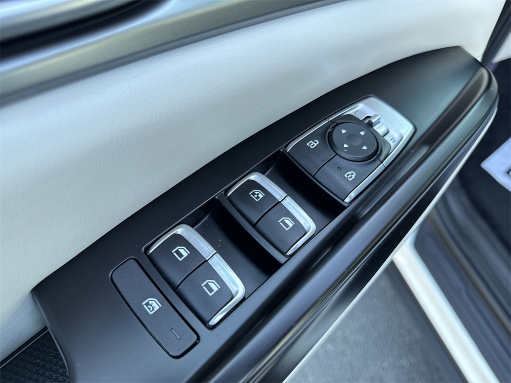 2024 Kia Carnival LX photo 18