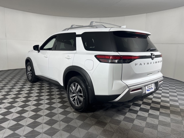 2025 Nissan Pathfinder SL photo 2