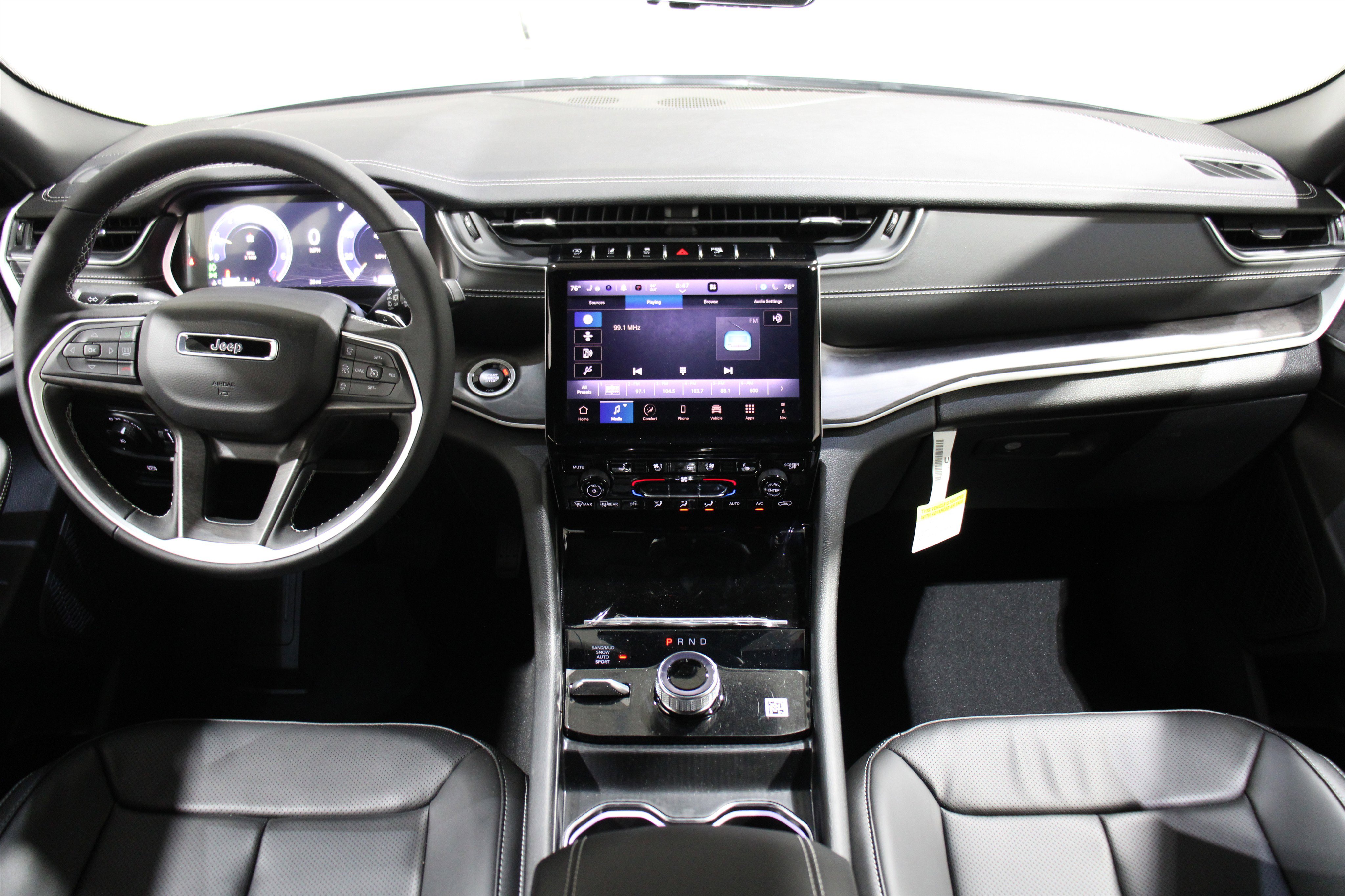 2025 Jeep Grand Cherokee Limited photo 2