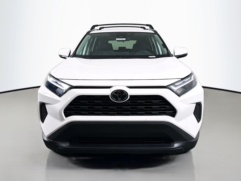 2022 Toyota RAV4 XLE photo 2