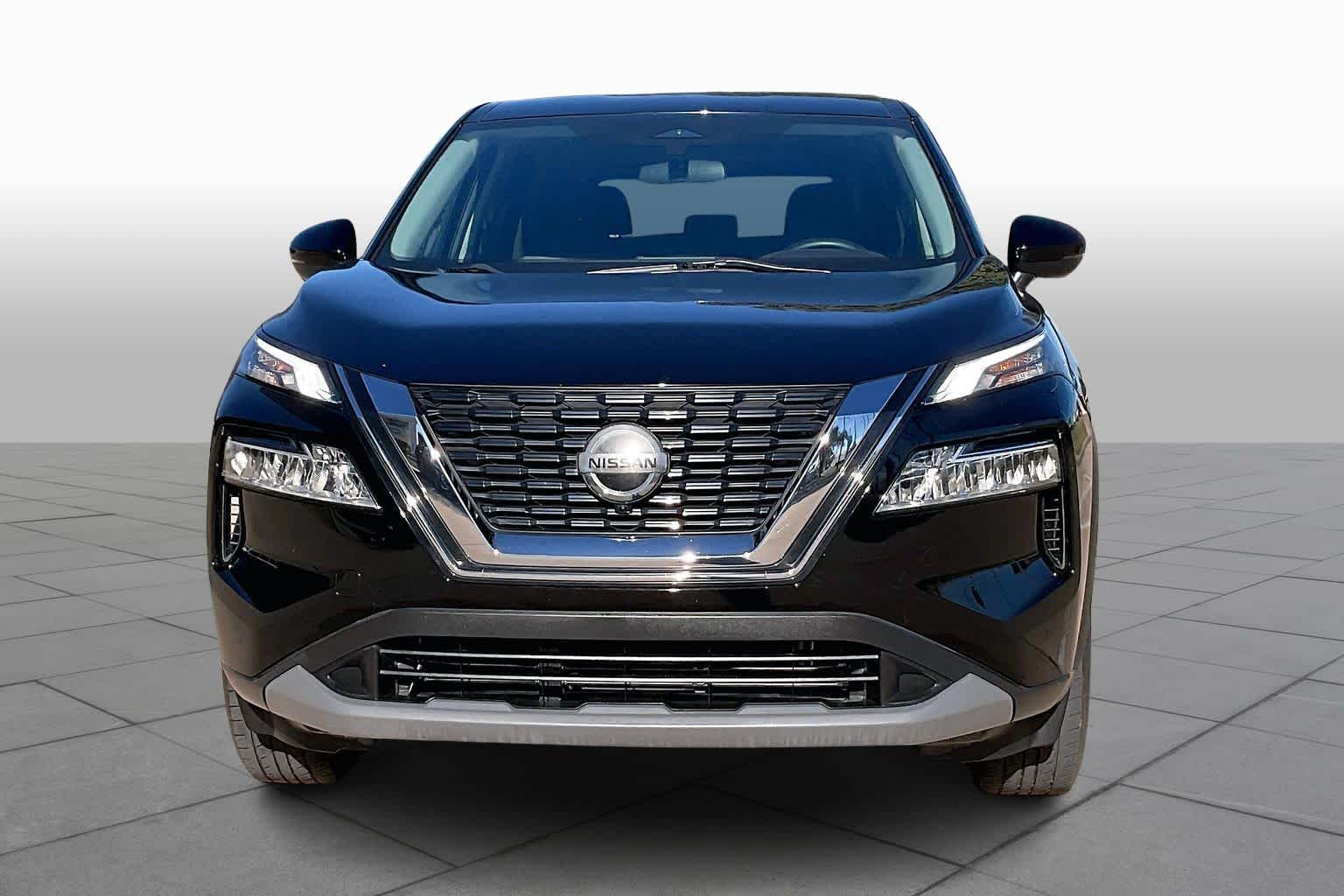 2021 Nissan Rogue SV photo 2