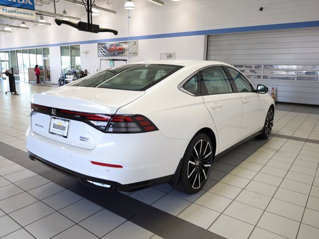 2025 Honda Accord Hybrid Touring photo 3