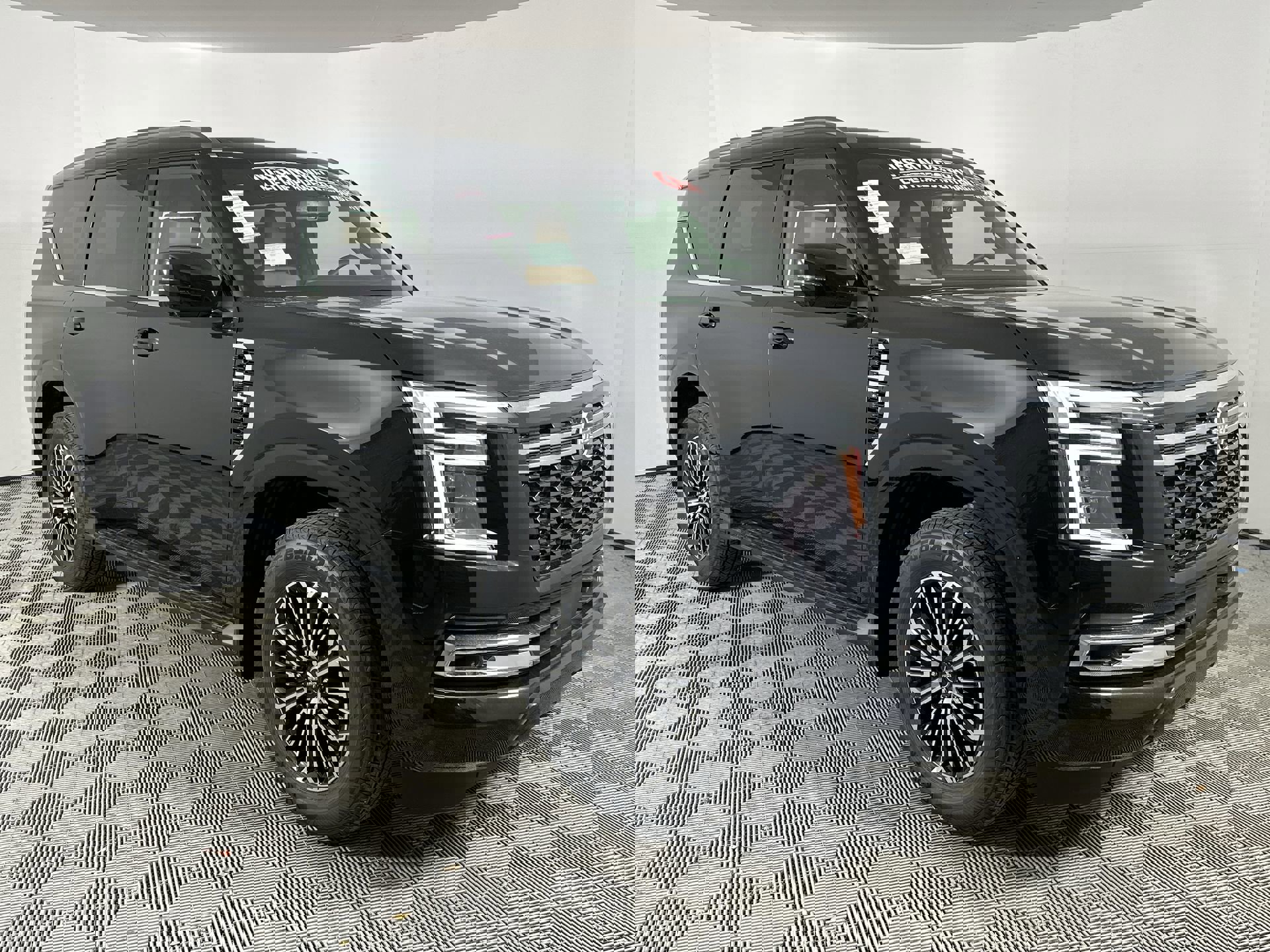 2025 Nissan Armada SL photo 2