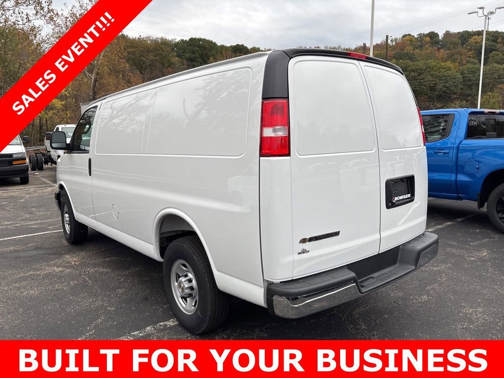 2025 Chevrolet Express 2500 Work Van Cargo photo 3
