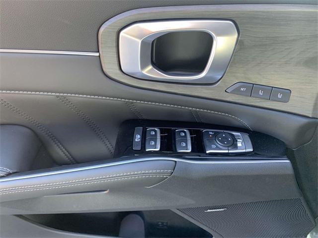 2025 Kia Sorento S photo 12