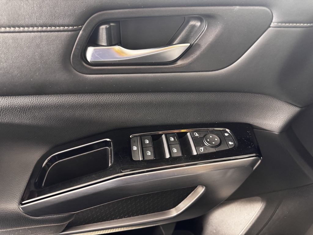 2023 Nissan Pathfinder SL photo 13