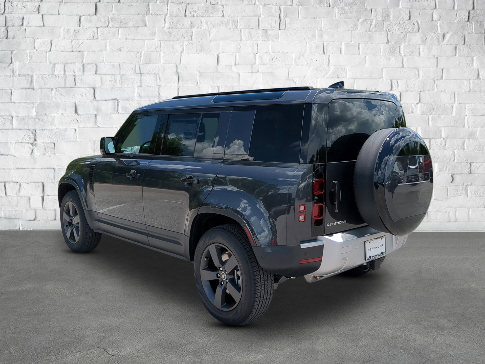2025 Land Rover Defender 110 S photo 2