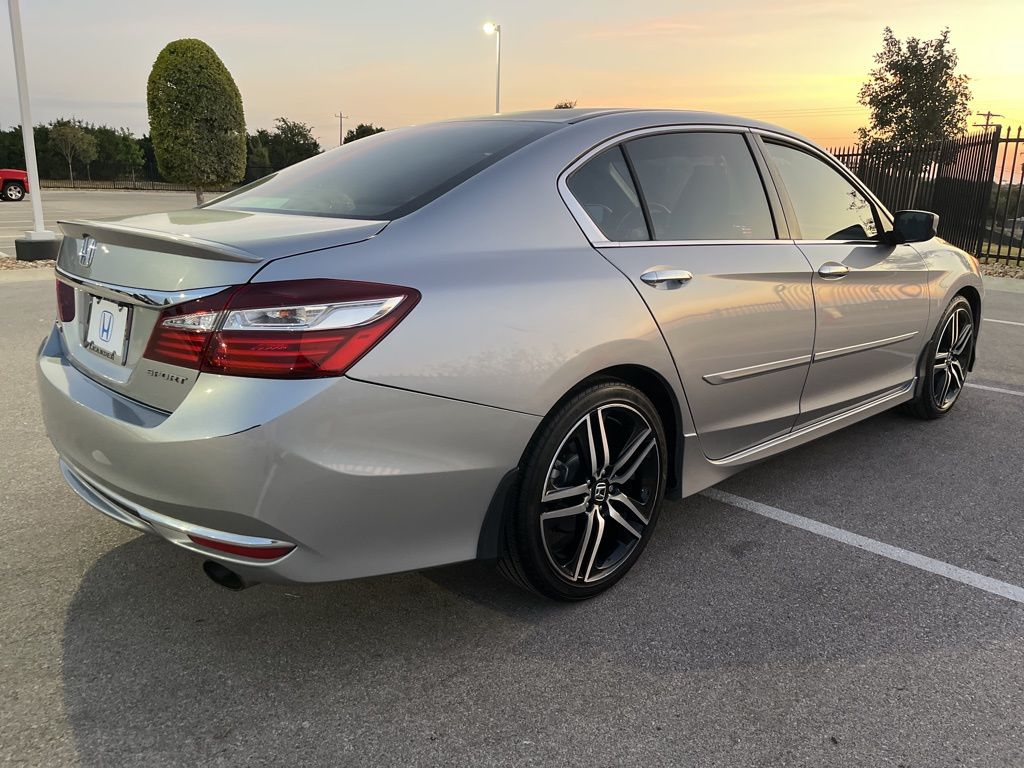 2016 Honda Accord Sport photo 4