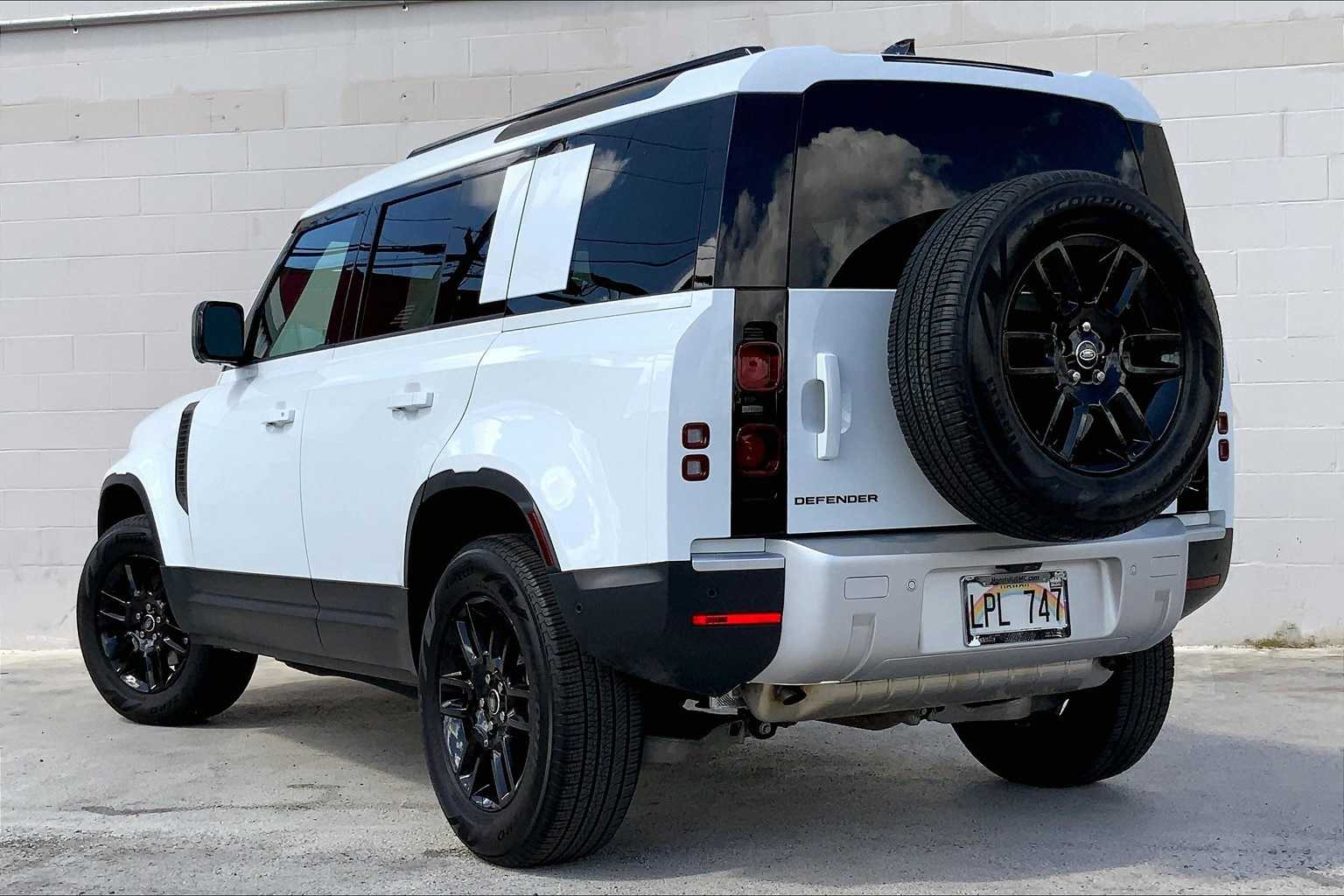 2025 Land Rover Defender S photo 3