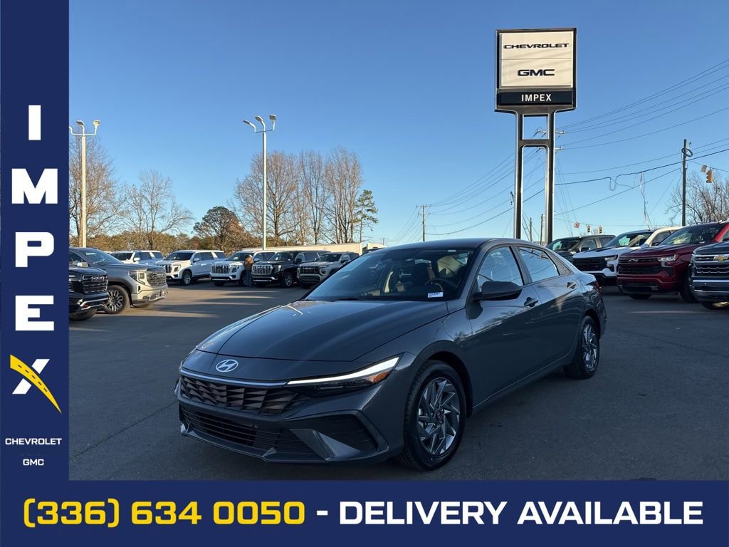 2024 Hyundai Elantra SEL FWD