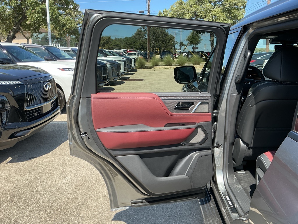 2026 Infiniti QX80 photo 22