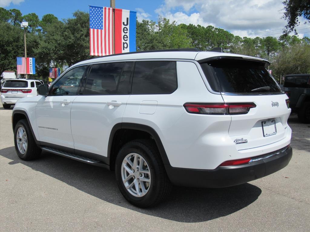 2025 Jeep Grand Cherokee Laredo photo 4