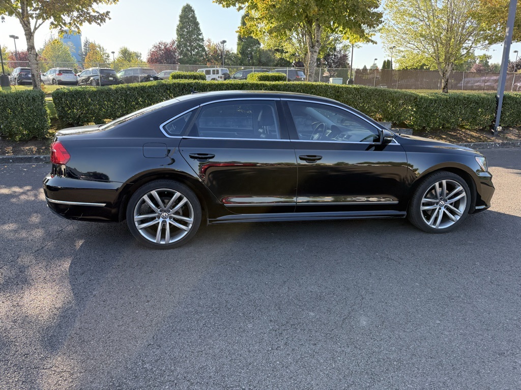 2016 Volkswagen Passat R-Line photo 8