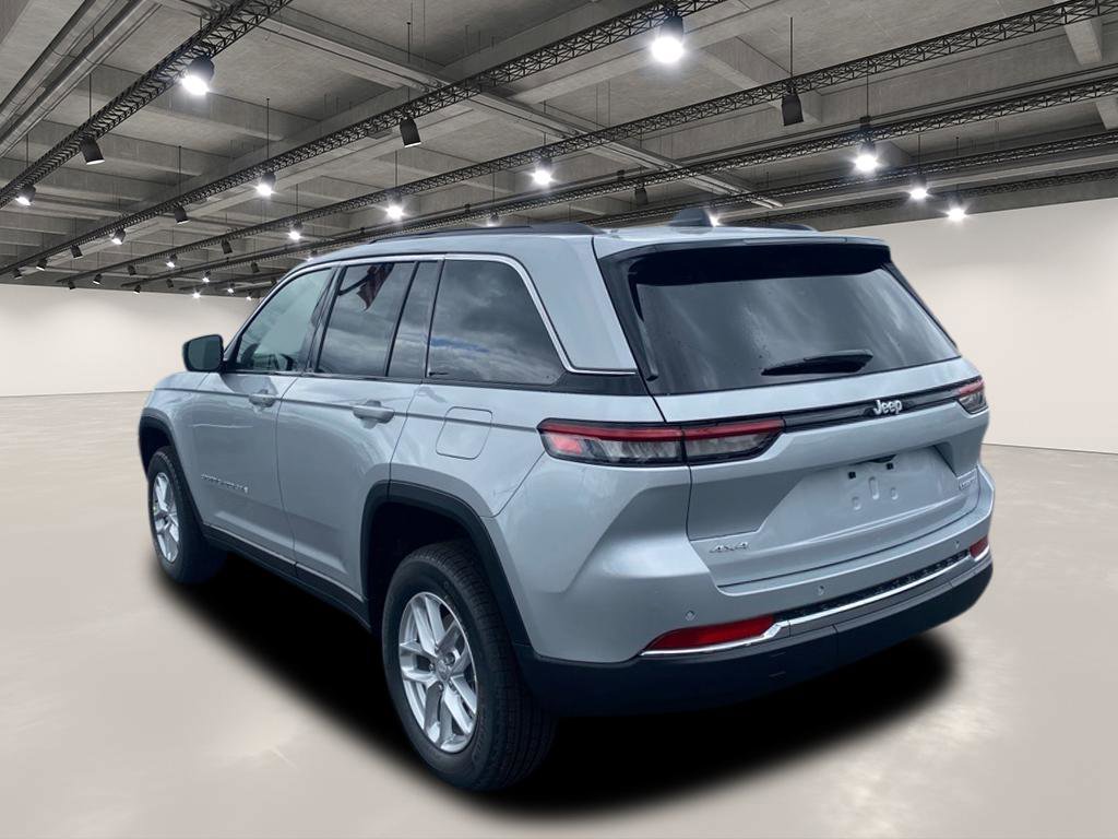 2025 Jeep Grand Cherokee Laredo X photo 3