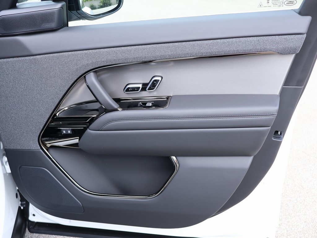 2025 Land Rover Range Rover Sport SE photo 11