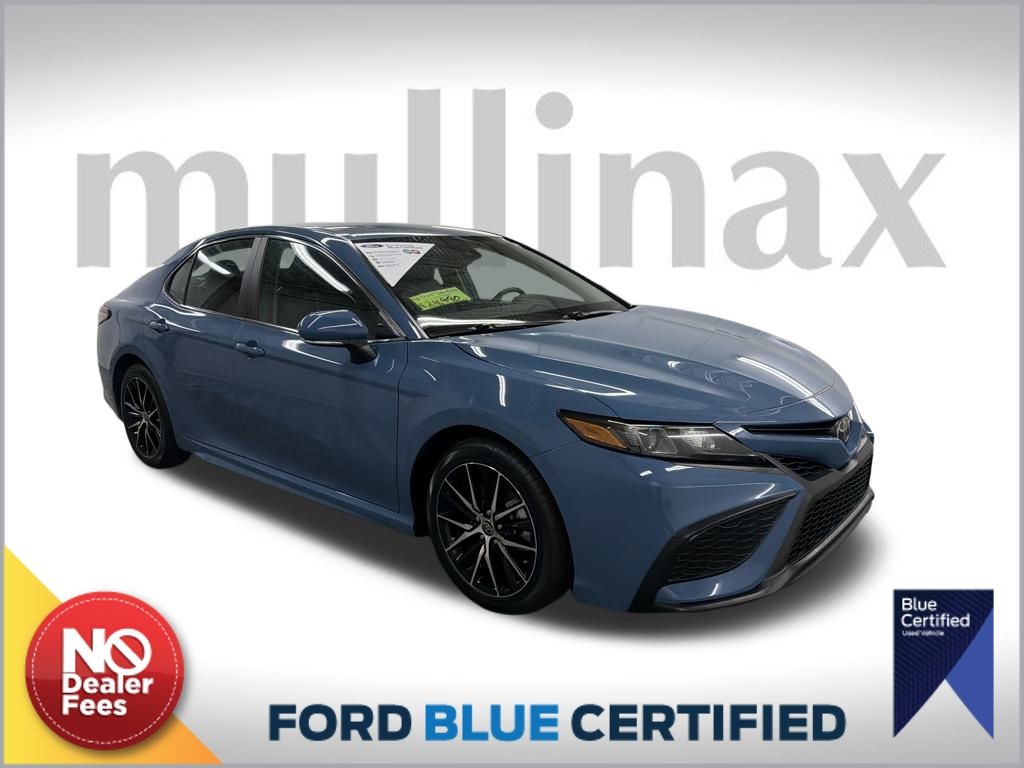 2023 Toyota Camry SE's photo